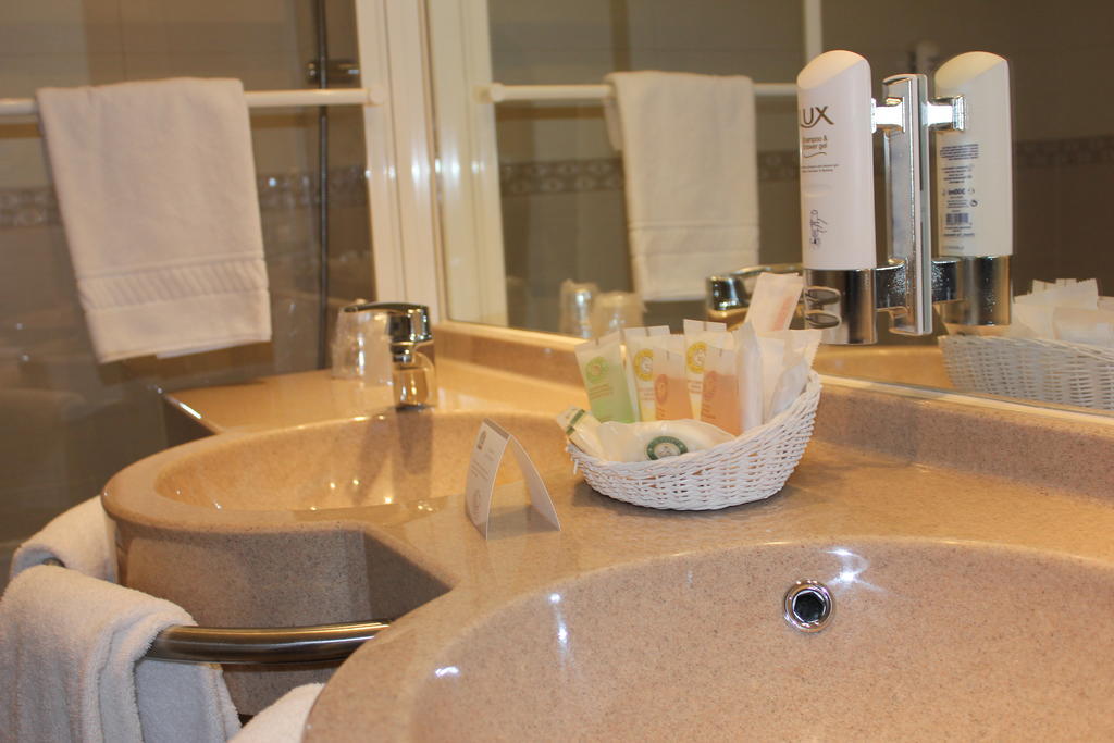 Best Western Plus Hotel Malherbe Caen Oda fotoğraf